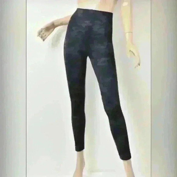 Spanx look at me now grey and black camo seamless slimming leggings size 1x - Picture 1 of 5